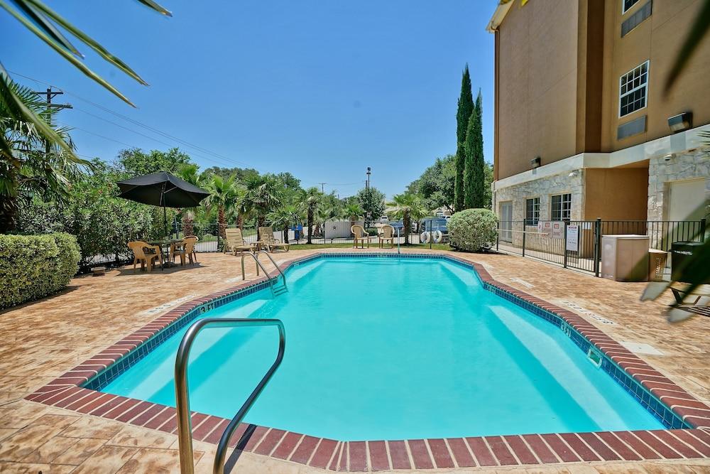 Comfort Inn & Suites Texas Hill Country Boerne Buitenkant foto